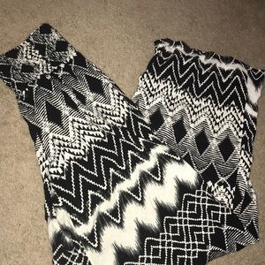 BLACK AND WHITE FLOWY FLARE PANTS